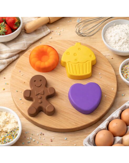 Set mit 4 mehrfarbigen Happy Cake-Mini-Silikonformen