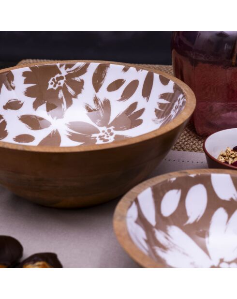 Set mit 2 Hanae Salatschüsseln und Besteck aus braunem Mangoholz