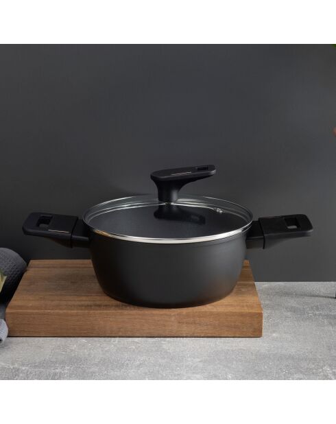 Niedriger Kochtopf mit schwarzem Deckel, Durchmesser 20 cm
