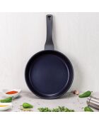 Set van 3 potten + deksels + een steelpan + pannen + zwarte grillpan