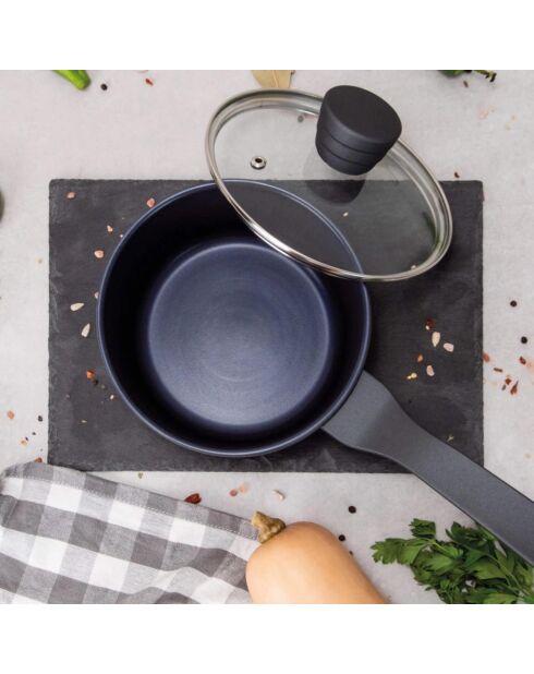 Set van 3 potten + deksels + een steelpan + pannen + zwarte grillpan