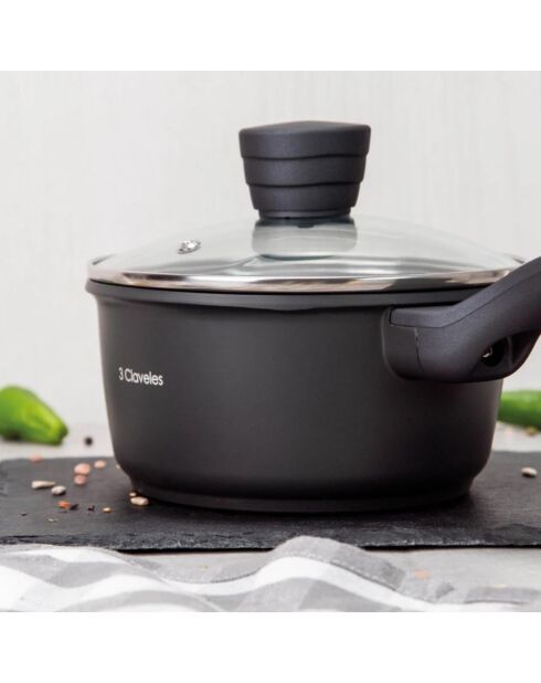 Set van 3 potten + deksels + een steelpan + pannen + zwarte grillpan