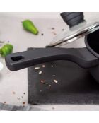 Set van 3 potten + deksels + een steelpan + pannen + zwarte grillpan