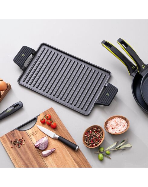 Rechteckiger Grill mit schwarzen Griffen - D. 43×23 cm