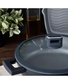Cazuela MasterPro de color gris índigo con tapa de inducción, diámetro 28 x 13 cm