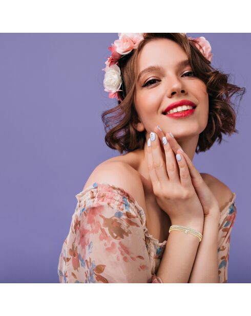 Edelstahlarmband, verziert mit funkelnden Goldkristallen