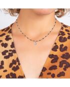 Halsketting versierd met een echte witte diamant en zilveren zwarte harskralen