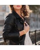 Edelstahlarmband, verziert mit funkelnden Goldkristallen