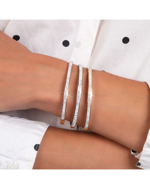 3 Edelstahlarmbänder, verziert mit funkelnden Silberkristallen