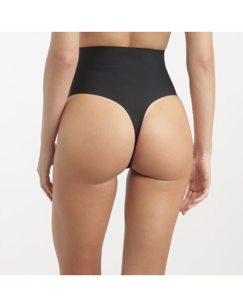 Unsichtbarer schwarzer Tanga