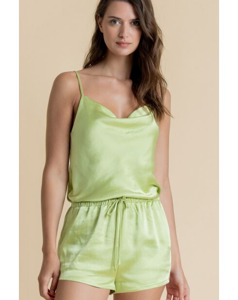 Klassieke bruidspyjama gemaakt van luxueus satijn, met groene bandjes