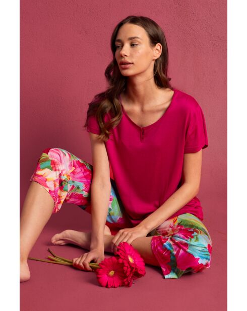 Pijama de manga corta con flores fucsias brillantes