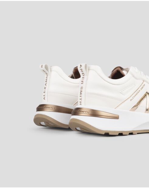 Weiße Kupfer-Turnschuhe von Liverpool