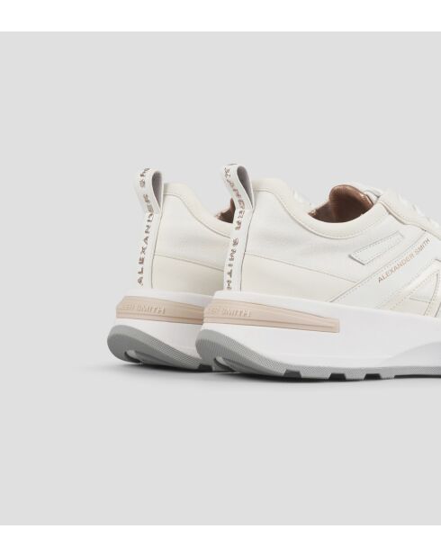 Witte sneakers van Liverpool