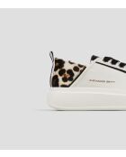 Witte sneakers van zandleer van Wembley