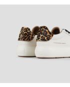 Witte sneakers van zandleer Soho