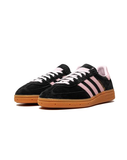Sneakers Handball Spezial aus hellrosa/schwarzem Veloursleder