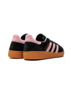 Sneakers Handball Spezial aus hellrosa/schwarzem Veloursleder
