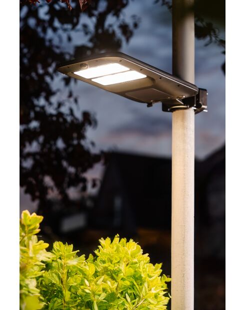 Tête de lampadaire solaire 2000 lumens avec détecteur de présence - 19,8x6,3x43,2 cm