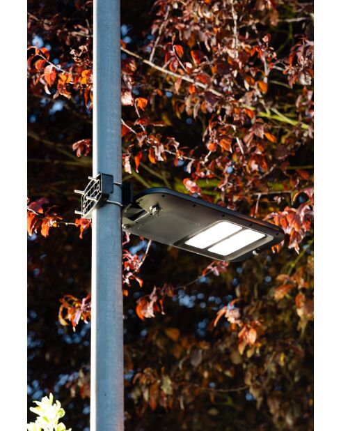 Tête de lampadaire solaire 2000 lumens avec détecteur de présence - 19,8x6,3x43,2 cm