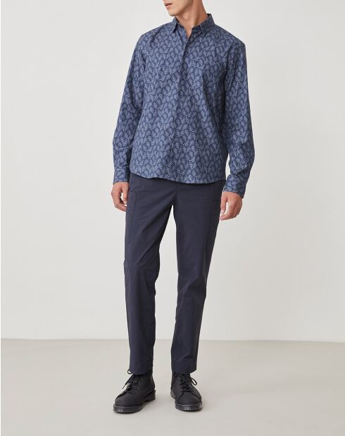 Blaues Blumenhemd Bart