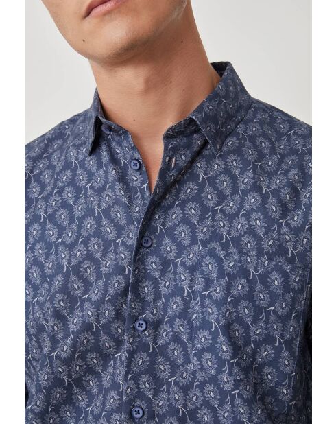 Blaues Blumenhemd Bart