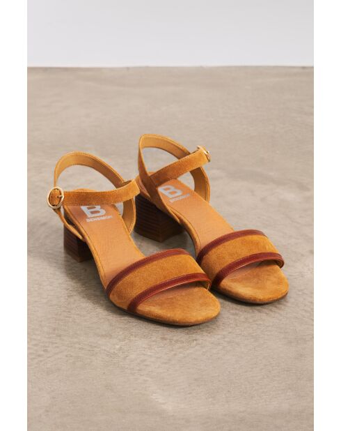 Sandales Chic en velour de cuir ocre