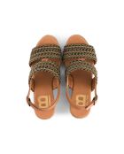 Khakifarbene Espadrilles aus geflochtenem Leder mit Keilabsatz