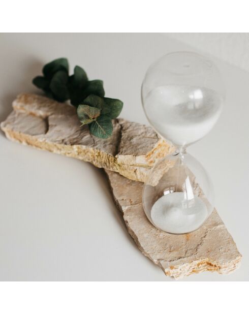 Decoratieve zandloper in glas en wit zand
