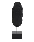 Maschera, statua in legno con viso nero su supporto