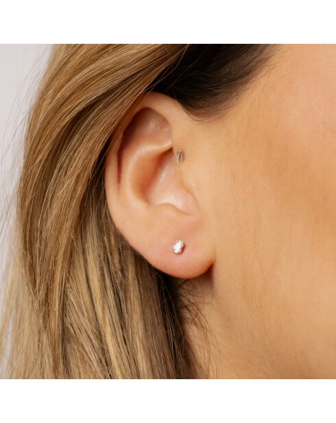 0.10 karaat Marcella witgouden ovale enkele oorbel met synthetische diamant