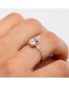 1.50 karaat peer synthetische diamanten verlovingsring met geschouderde Noémie witgoud