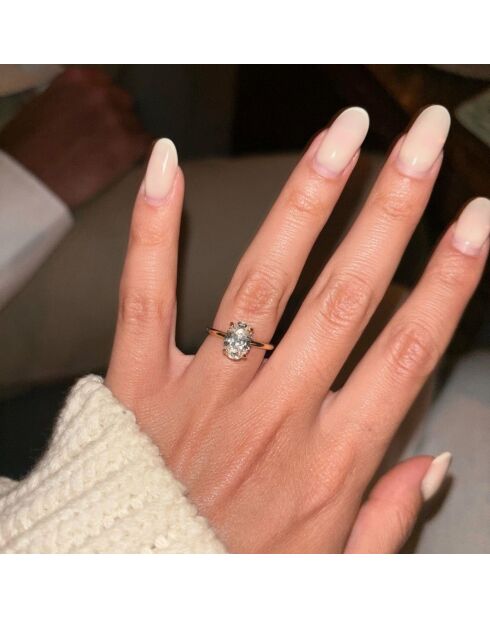 1.00 karaat Romy geelgouden ovale synthetische diamanten verlovingsring