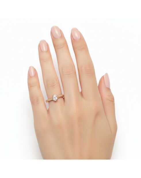 0.20 karaat Octavia witgoud ovale synthetische diamantsolitaire