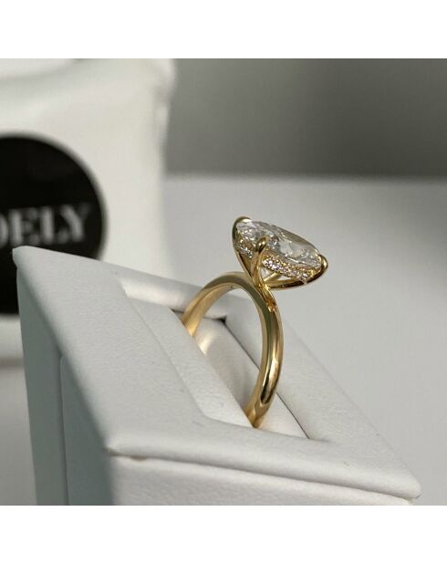 1.00 karaat Romy geelgouden ovale synthetische diamanten verlovingsring