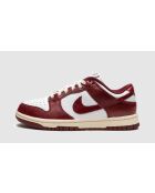 Rote Turnschuhe Dunk Low PRM Team