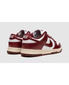 Rote Turnschuhe Dunk Low PRM Team