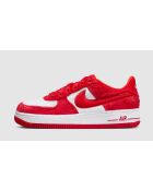 Air Force 1 Low Fleece-Sneakers in Weiß und Rot zum Valentinstag (2024)