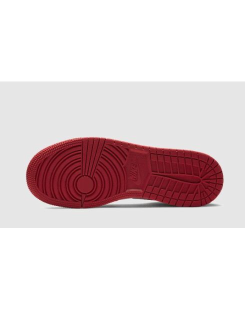 Rode, zwart-witte Air Jordan 1 Mid Gym sneakers