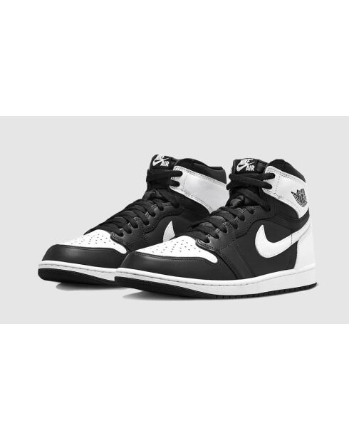 Grijze en witte en zwarte Air Jordan 1 Retro sneakers