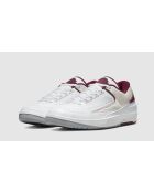 Air Jordan 2 dunkelrote Retro-Turnschuhe