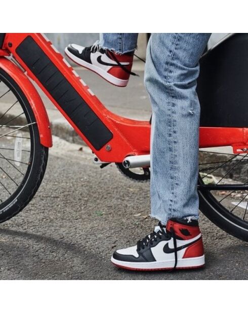 Sneakers Air Jordan 1 Retro con punta alta in raso nero