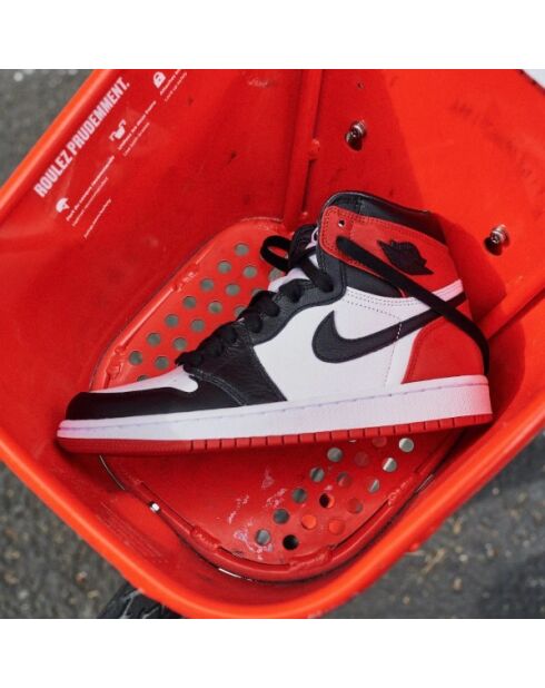 Sneakers Air Jordan 1 Retro con punta alta in raso nero