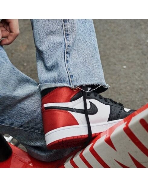 Sneakers Air Jordan 1 Retro con punta alta in raso nero