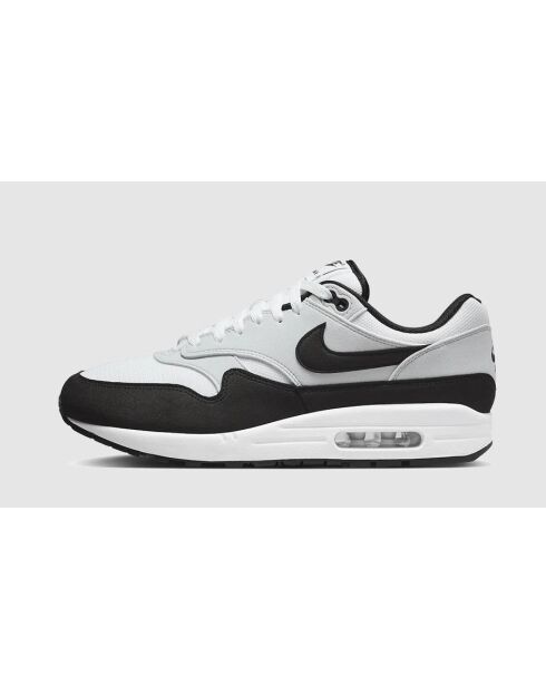 Weiße und schwarze Air Max 1 Sneakers