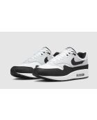 Weiße und schwarze Air Max 1 Sneakers