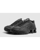 Shox R4 schwarze Sneakers