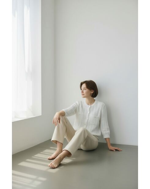 Jacqueline wit opengewerkte vest met ronde hals en opengewerkte ronde hals