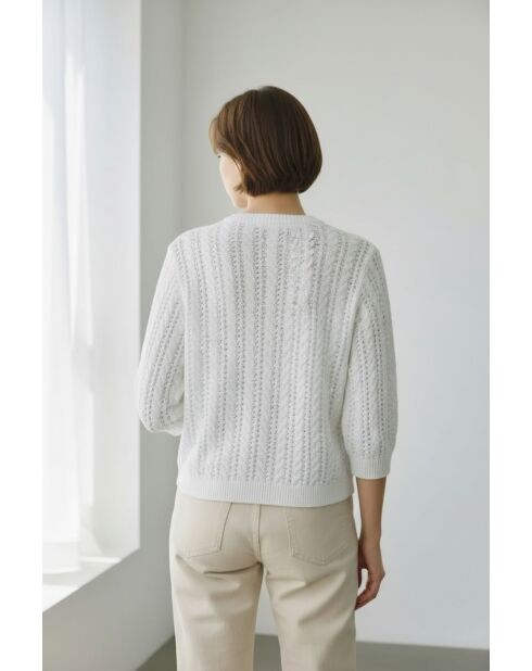 Jacqueline wit opengewerkte vest met ronde hals en opengewerkte ronde hals