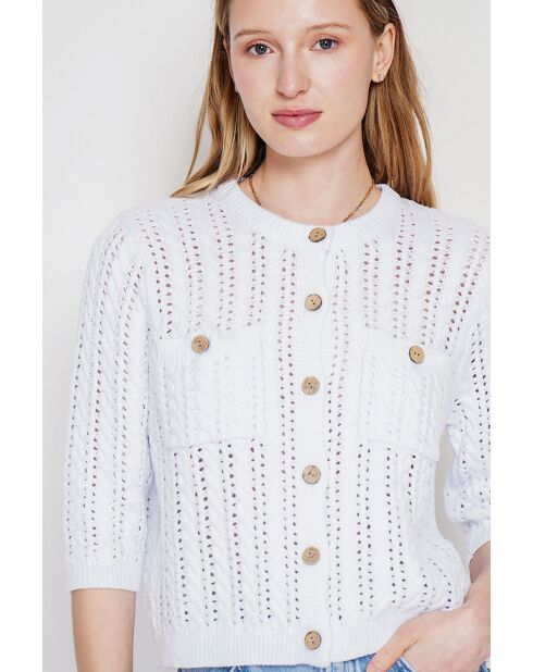 Jacqueline wit opengewerkte vest met ronde hals en opengewerkte ronde hals